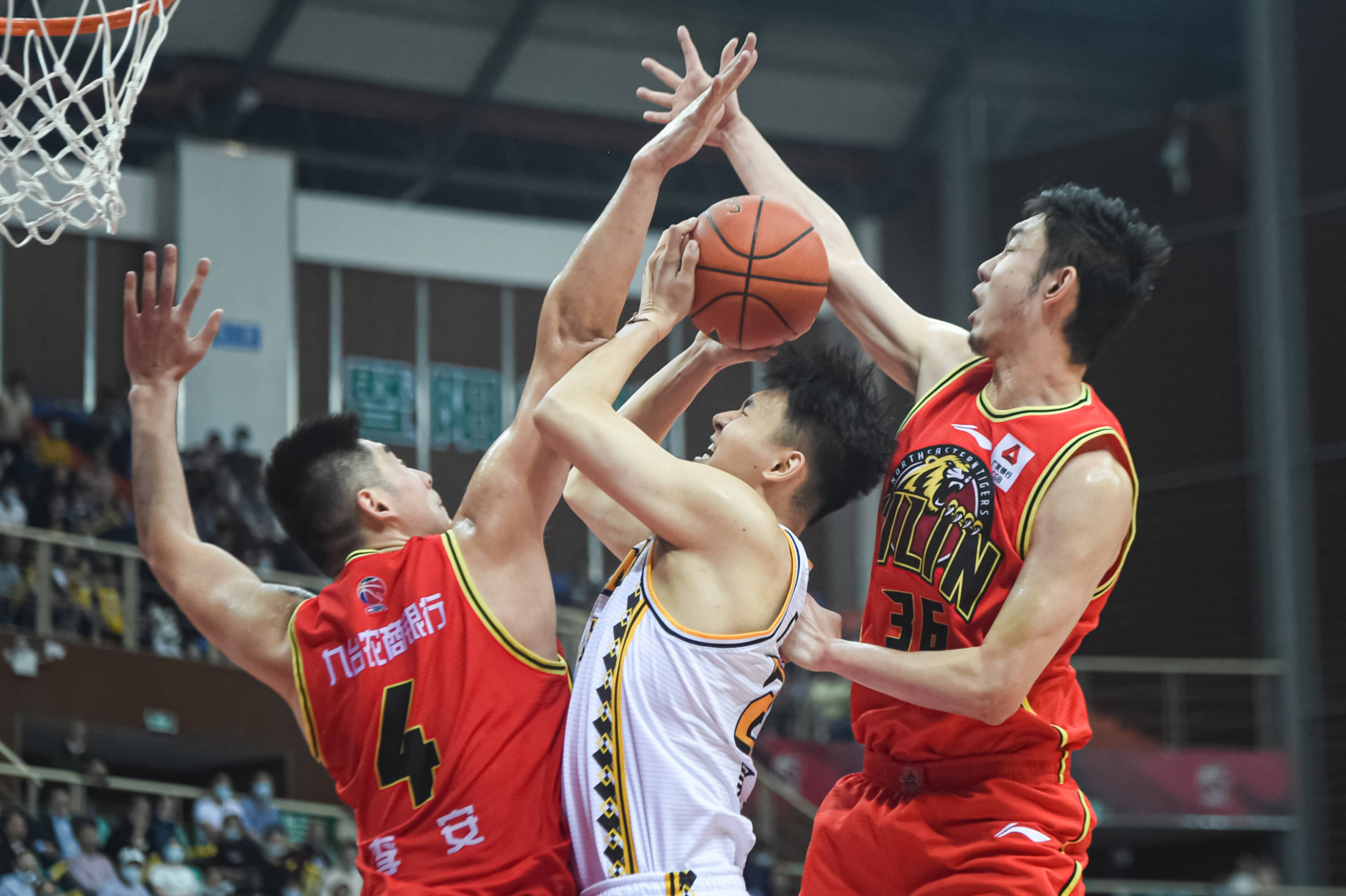 PG在线网站-球迷支持CBA球队持续高涨,赛场气氛火爆